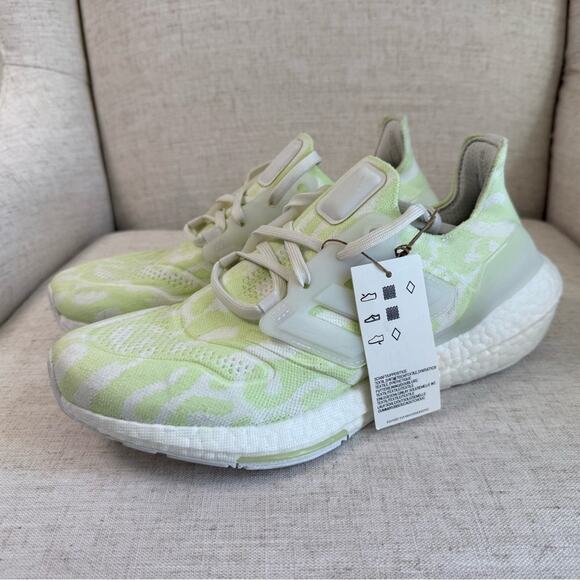 Adidas Ultraboost 22 Womens 9 Running Shoes Almost Lime Cloud White New NWT - Picture 1 of 7